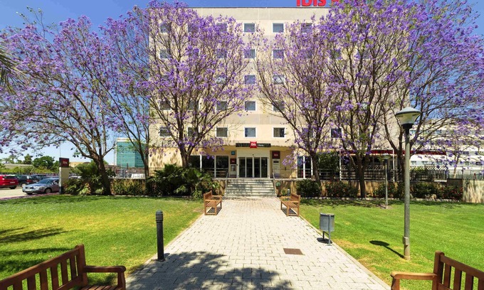 Area Metropolitana de Murcia Hotel | Discover ibis Murcia: Family-Friendly Stay with Spa Amenities