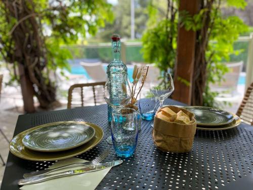Costieres Hotel | Pet-Friendly Stay at ibis Nîmes Ouest with Pool Access