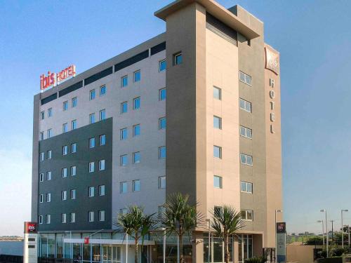 Ourinhos Hotel | Pet-Friendly ibis Ourinhos with Great Amenities Awaits You