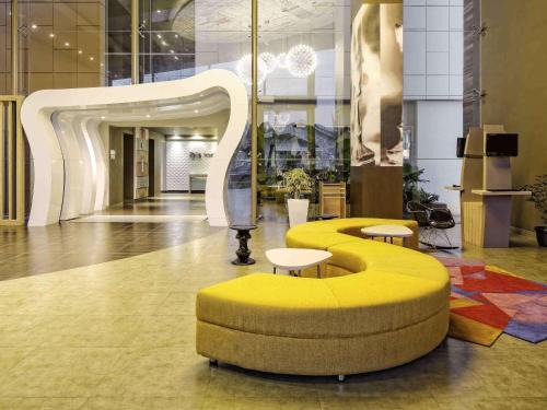 Padang Hotel | Budget-Friendly Ibis Padang: Pool, Breakfast & Family Care