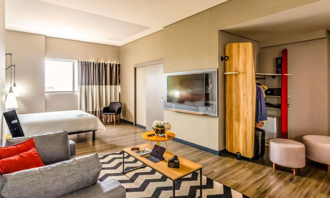 Palmas Hotel | Inviting Ibis Palmas Avenida JK: Spa & Family-Friendly Stays