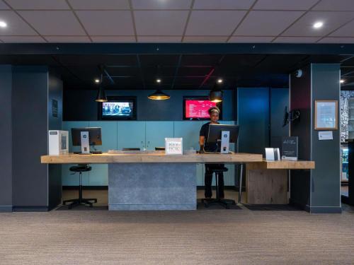 Suresnes Hotel | Explore ibis Paris Pont de Suresnes with Family-Friendly Amenities