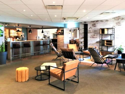 Poitiers Hotel | Comfortable Stay at ibis Poitiers Sud with Family Amenities