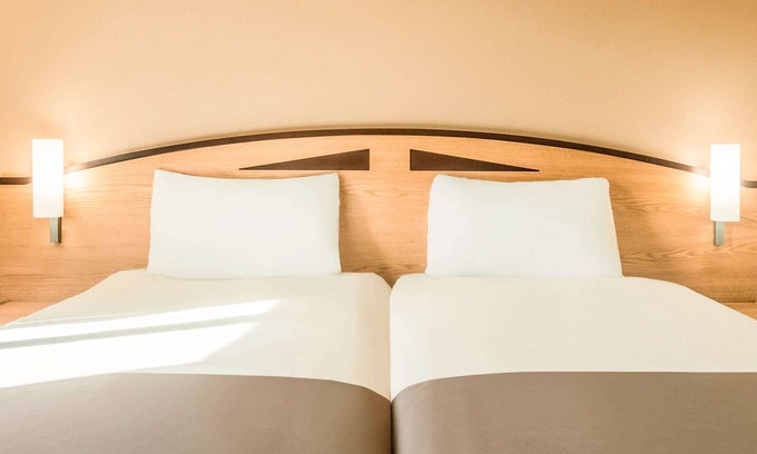 Bramley Hotel | Comfortable Stay at ibis Rotherham East with Pool Access