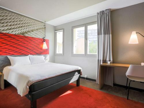 Saint-Priest-en-Jarez Hotel | Pet-Friendly Ibis Saint Étienne - La Terrasse with Breakfast