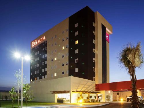 San Luis Potosi Hotel | Pet-Friendly Ibis San Luis Potosi with Hot Tub & Dining