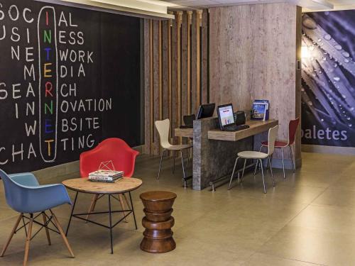 Santos Hotel | Discover ibis Santos Valongo: Pet-Friendly & Accessible Stay