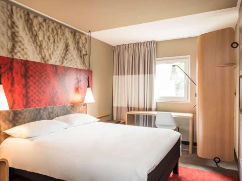 Senlis Hotel | Pet-Friendly ibis Senlis with Family Amenities & Dining