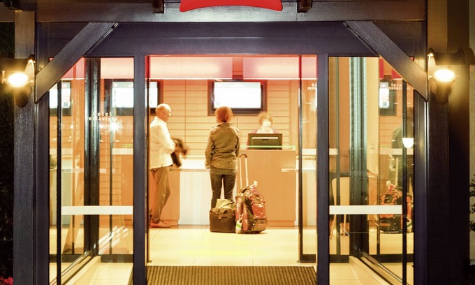 Senlis Hotel | Relax at ibis Senlis: Family-Friendly with Spa & Dining