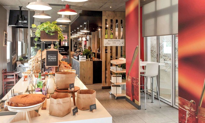 Distrito Norte Hotel | Discover ibis Sevilla: Family-Friendly with Spa Amenities