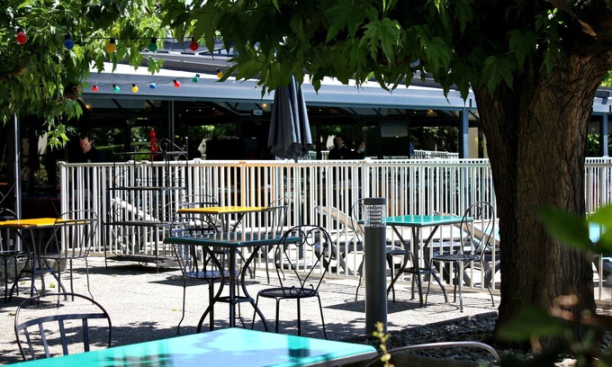 Avignon Hotel | Comfortable ibis Styles Avignon Sud with Pool & Spa