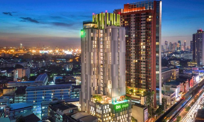 Sukhumvit Hotel | Stylish ibis Styles Bangkok with Pool & Pet-Friendly Stay