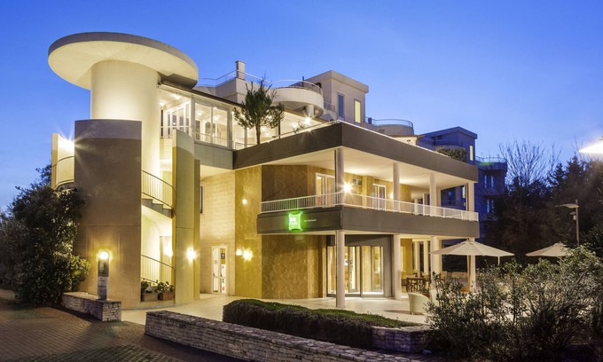 Giovinazzo Hotel | Comfortable ibis Styles Bari Giovinazzo with Pool & Dining