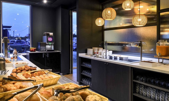 Bredene Hotel | Inviting Ibis Styles Bredene: Family-Friendly with Breakfast