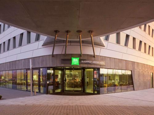 Nemediszolo Hotel | Discover ibis Styles Budapest Airport - Pet-Friendly Stay