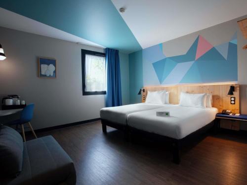 Lisses Hotel | Discover ibis Styles Evry Lisses: Pet-Friendly Comfort
