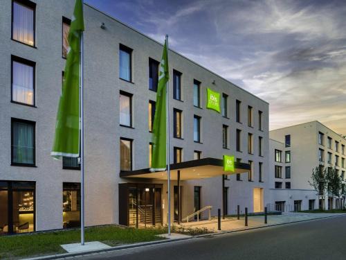 Schnetzenhausen Hotel | Inviting ibis Styles Friedrichshafen: Pet-Friendly Comfort