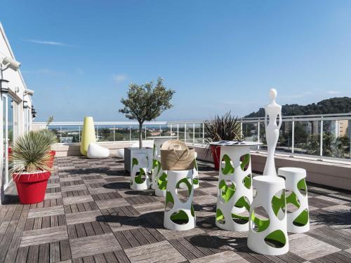 Hyeres City Centre Hotel | Relaxing Ibis Styles Hyères Rooftop & Spa with Hot Tub