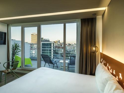Sao Sebastiao da Pedreira Hotel | Trendy Ibis Styles Lisboa Centro with Family-Friendly Amenities