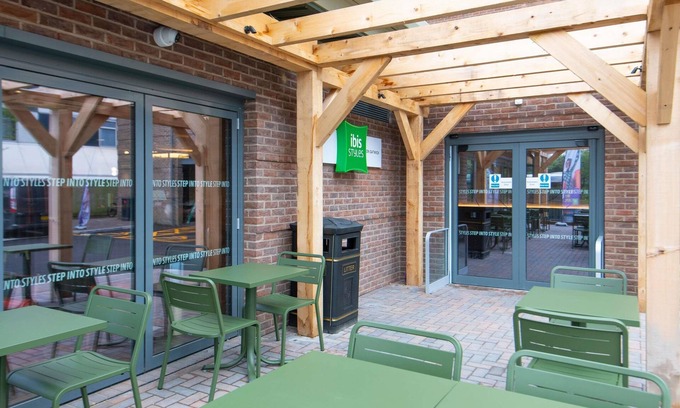 Crawley Hotel | Top-Rated Ibis Styles London Gatwick with Breakfast & More