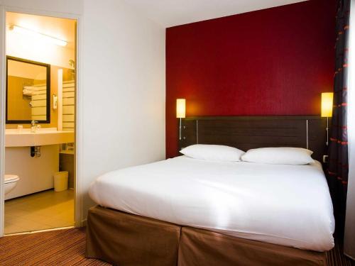 Nantes Centre Hotel | Discover ibis Styles Nantes Centre: Pet-Friendly & Accessible