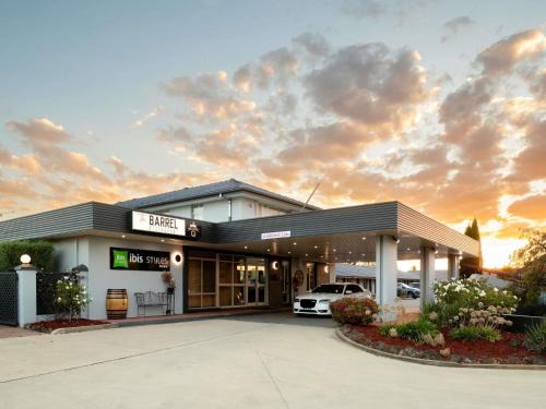 Orange East Hotel | Experience Comfort at ibis Styles Orange: 4-Star Getaway
