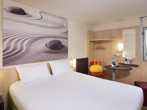 Roissy-en-France Hotel | Pet-Friendly Stay at ibis Styles Paris Roissy-CDG Hotel