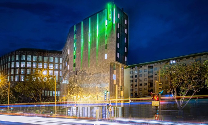 Quartier de la Maison-Blanche Hotel | Guest Rated: ibis Styles Paris Meteor with Spa & Family Amenities
