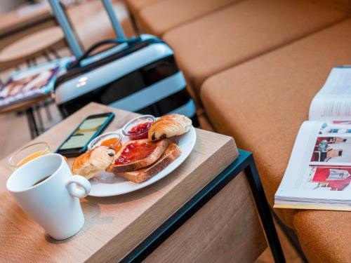 Quartier de la Maison-Blanche Hotel | Discover Ibis Styles Paris: Pet-Friendly & Wheelchair Accessible