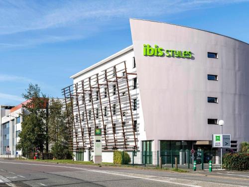 Cesson-Sevigne Hotel | Stylish ibis Styles Rennes Cesson: Pet-Friendly Comfort