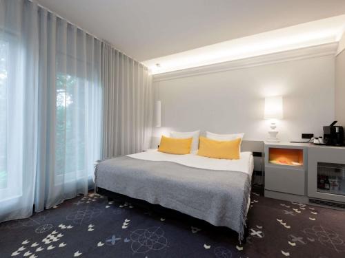 Kesklinn Hotel | Discover Hotel L'Ermitage: 4-Star Comfort & Hot Tub