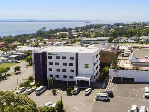 Long Jetty Hotel | Discover Ibis Styles The Entrance: 4-Star Comfort Awaits