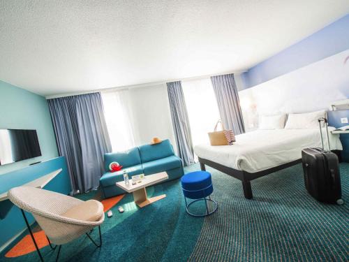 Le Mourillon Hotel | Discover ibis Styles Toulon Centre Port: Pet-Friendly Retreat