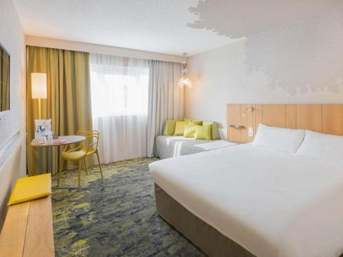 Chambray-les-Tours Hotel | Pet-Friendly ibis Styles Tours Sud with Pool & Restaurant