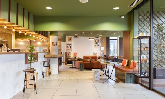 Saint-Cyr-l'Ecole Hotel | Pet-Friendly ibis Styles Versailles with Family Amenities
