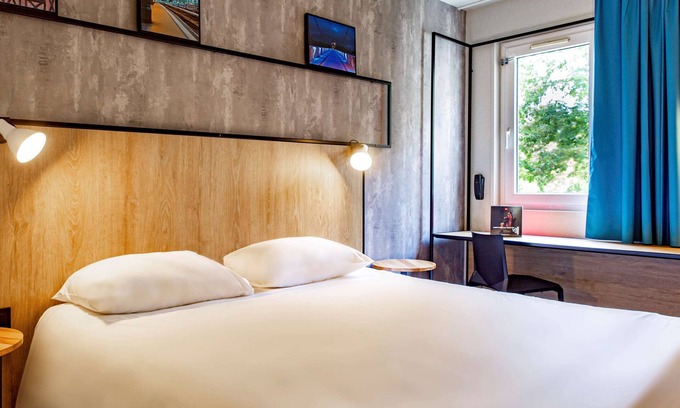 Chambray-les-Tours Hotel | Discover ibis Tours Sud: Eco-Friendly Retreat with Spa & Dining