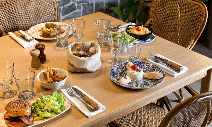 Cœur de Ville Hotel | Discover Ibis Vichy: Family-Friendly Stay with Great Amenities