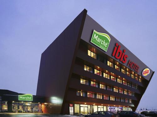 Schwechat Hotel | Pet-Friendly Ibis Vienna Airport with Restaurant & Breakfast