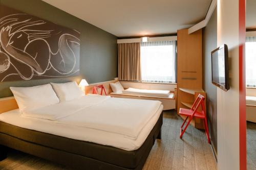Hundsturm Hotel | Relax in ibis Wien City: Pet-Friendly with Great Amenities