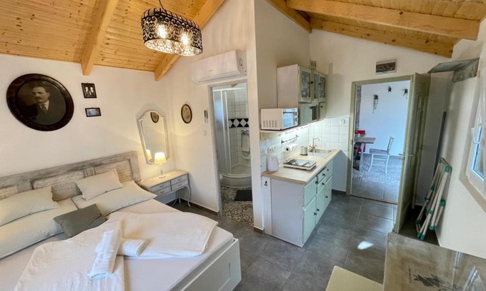 Buzsak Apartment | Pet-Friendly Ibolya Apartman with High Guest Ratings