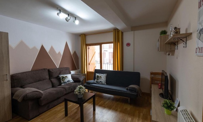 Formigal Apartment | Cozy IBON with Free WiFi and Child-Friendly Amenities