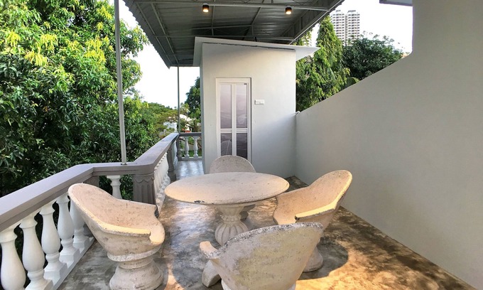 Downtown George Town House | Guest Rated 10/10: iBook Homestay Deluxe Loft Suite