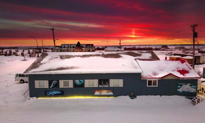 Churchill Hotel | Family-Friendly IceBerg Inn with 9/10 Guest Ratings