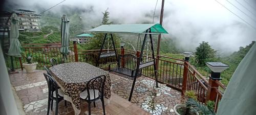 Mussoorie Hotel | Discover Icebergs Mussoorie: Boutique Stay with Cafe & Pool