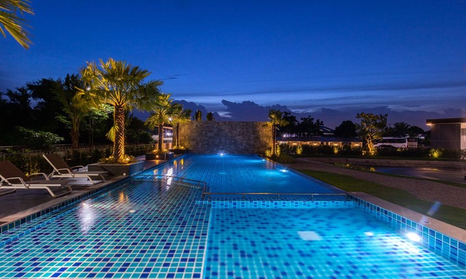 Bang Chalong Hotel | Comfortable iChapter Hotel Suvarnabhumi with Pool & Spa