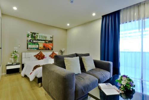 Nana Hotel | Modern Comfort at iCheck inn Skyy Sukhumvit 1