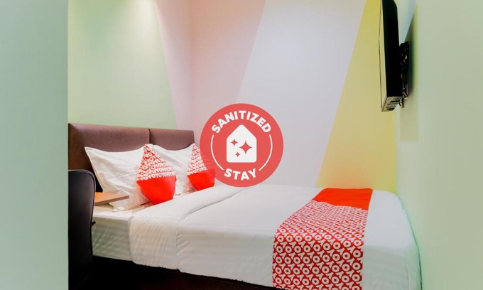 Mangga Besar Hotel | Family-Friendly Ichiza Room RedPartner for Budget Travelers