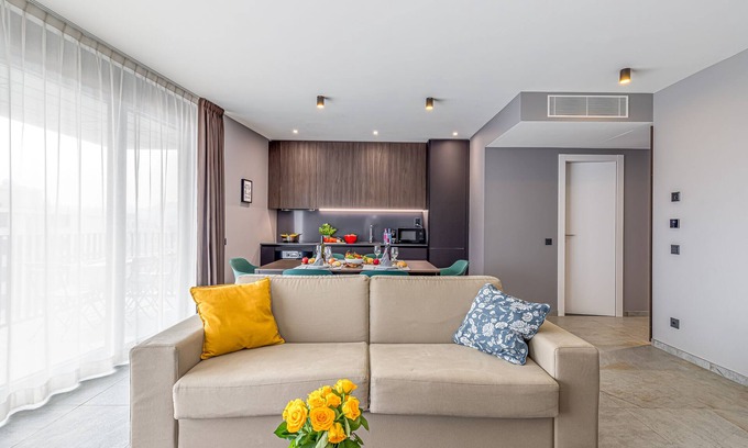 Lugano Apartment | Elegant ICON H 602 Suite Executive in Scenic Lugano