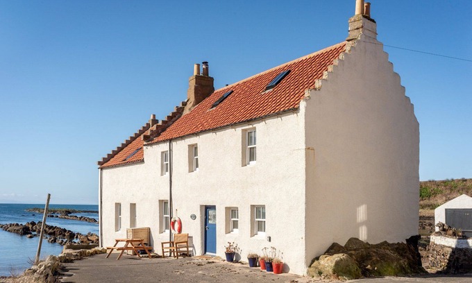 Pittenweem Cottage | Iconic 4-Bedroom House with Exceptional Guest Rating: 9.8