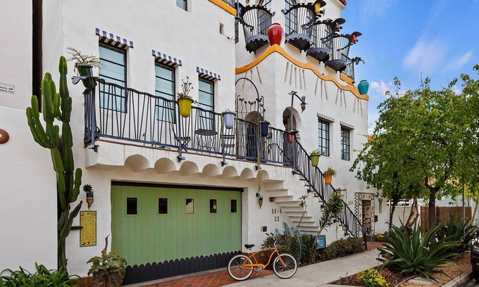 Laguna House | Iconic Architecture and Hot Tub Near Downtown Santa Barbara